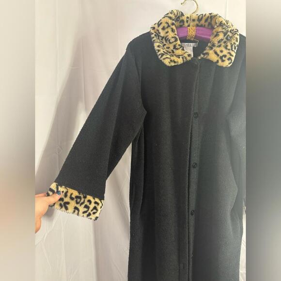 VTG Oversized Black Fuzzy Faux Leopard Fur Button Up Duster Women’s Size M - Picture 4 of 10